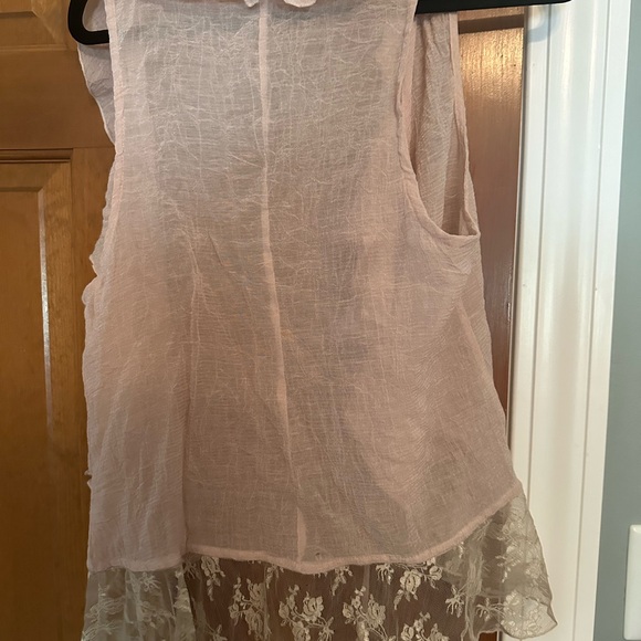 Light pink eyelash couture lace bottom edge Sz Med vest great condition - Picture 2 of 3